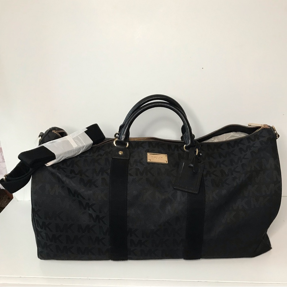 NWT Michael Kors Jet Set Signature Duffel Bag Logo Black Shoulder Strap Travel